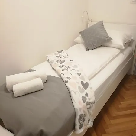 B&m Apartment Sezana